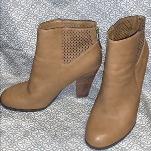 Tan Ankle Booties sz11, Call It Spring